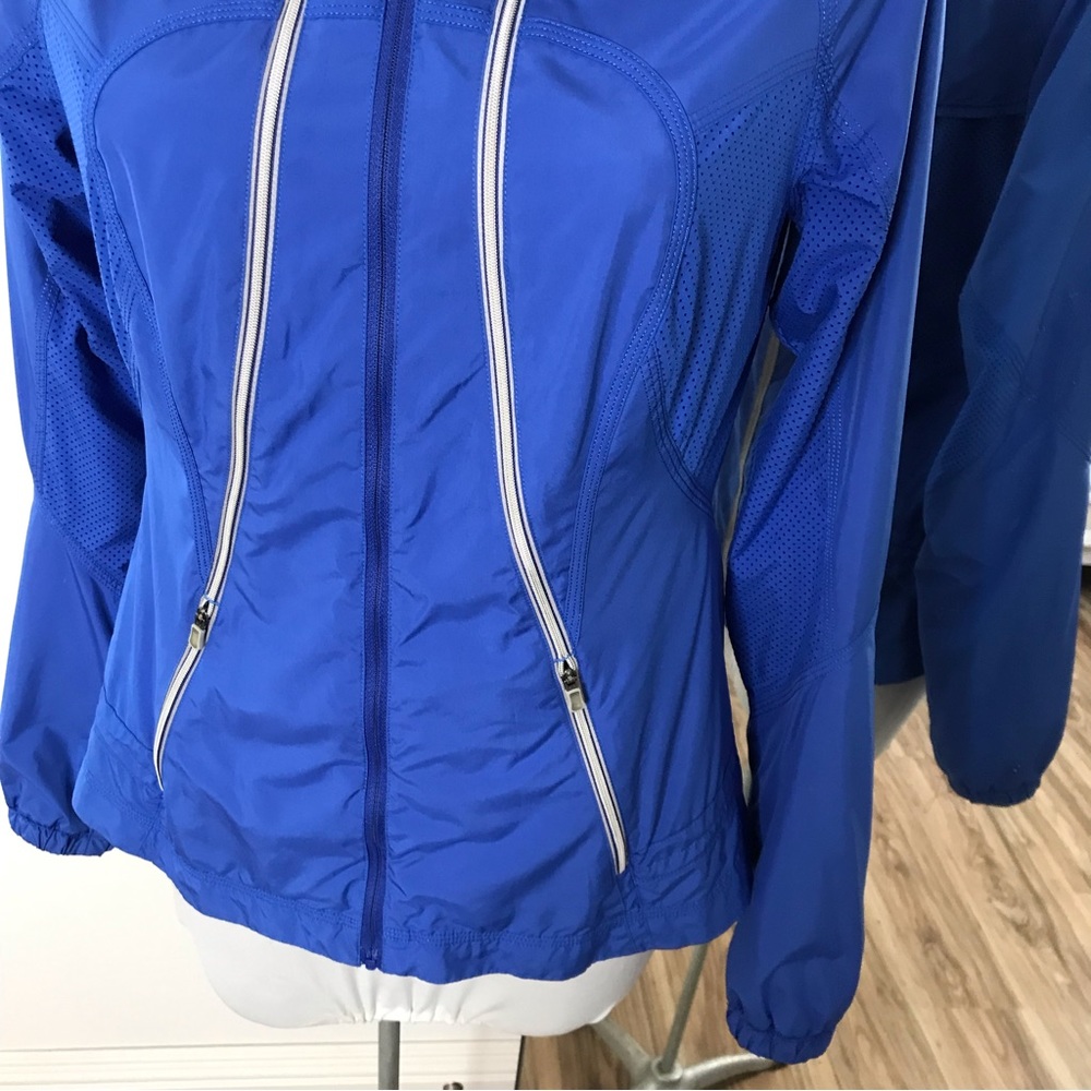Lululemon Run Record Breaker Jacket in Blue Size 6 Lightweight Coat - Picture 3 of 9